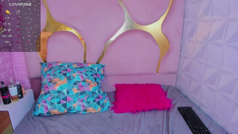 Nina_Ssisy's Streamate show and profile