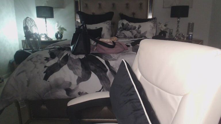 LexisLove's Streamate show and profile