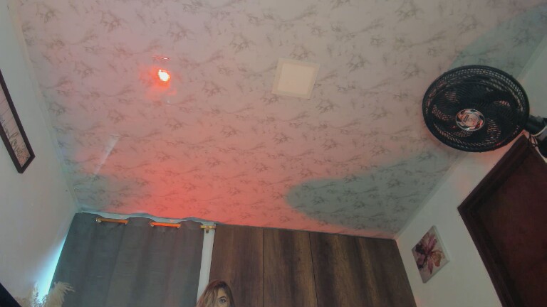 aliceee18's Streamate show and profile