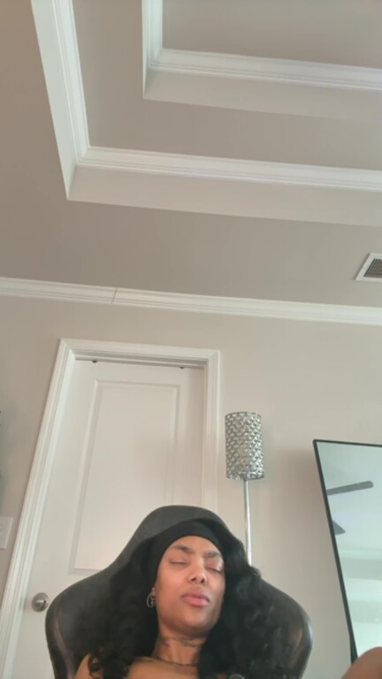 imeverythingg's Streamate show and profile