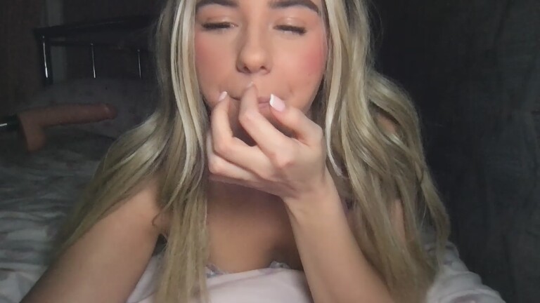 Bella808's Streamate show and profile