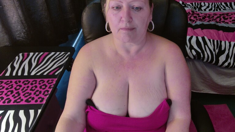 SweetDreamsSC's Streamate show and profile