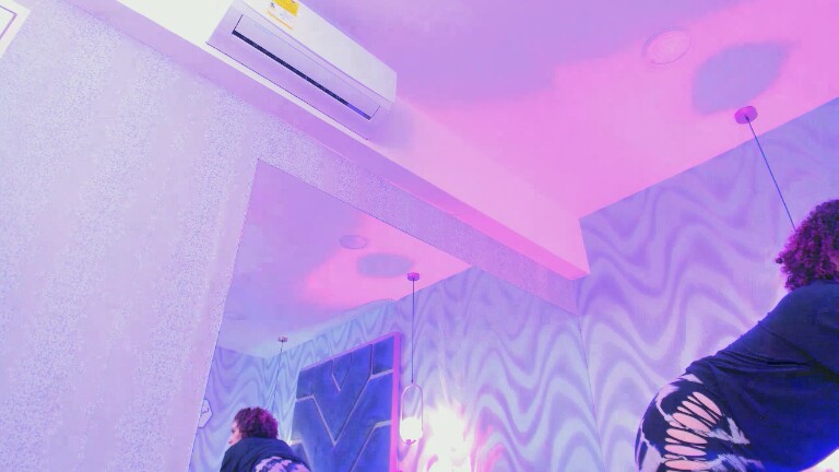 HollyJhonson's Streamate show and profile