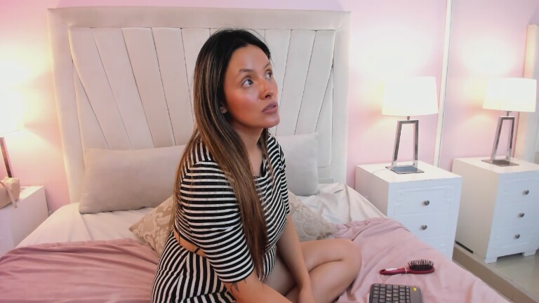 CynthiaMore's Streamate show and profile