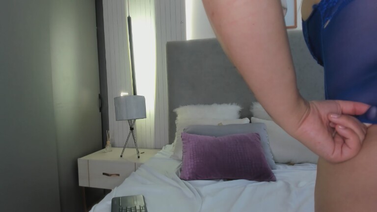 Violeta_Maddox's Streamate show and profile