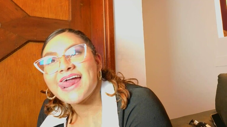 LiaaDesire's Streamate show and profile