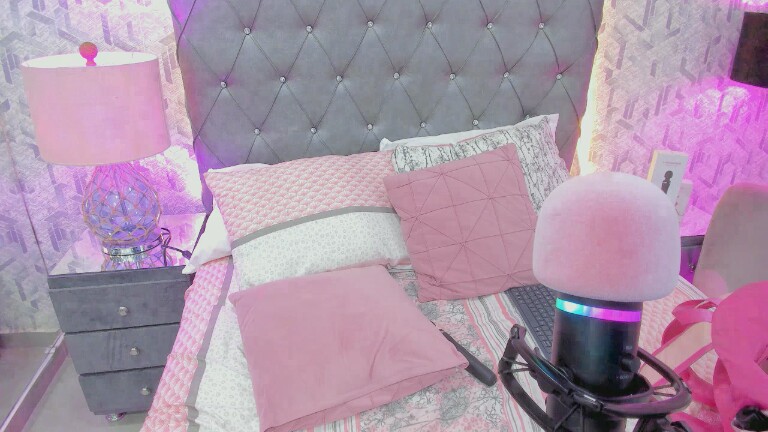 MaddyeWaves's Streamate show and profile