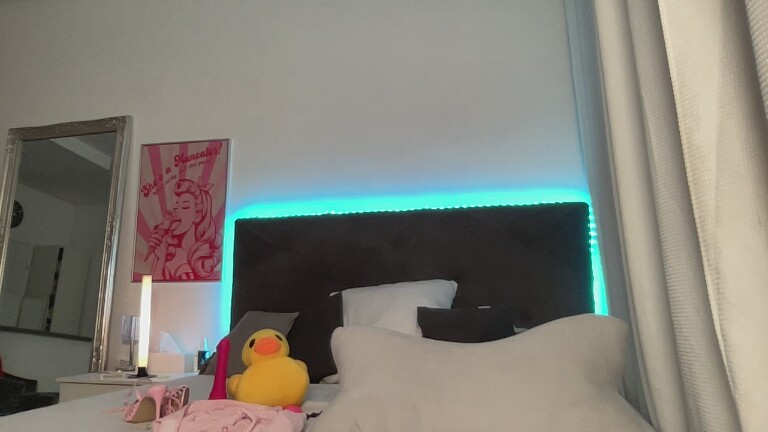 VIRGINIECAPRICE's Streamate show and profile