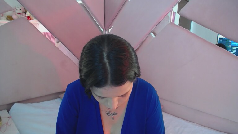 MiaGarcia28's Streamate show and profile