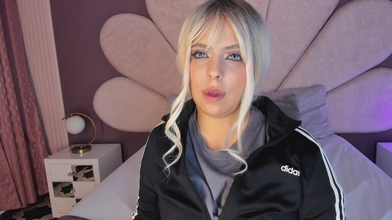 Emmy_Pierce's Streamate show and profile