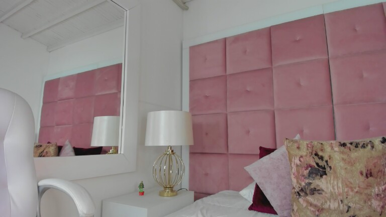 hollyBrisstol90's Streamate show and profile