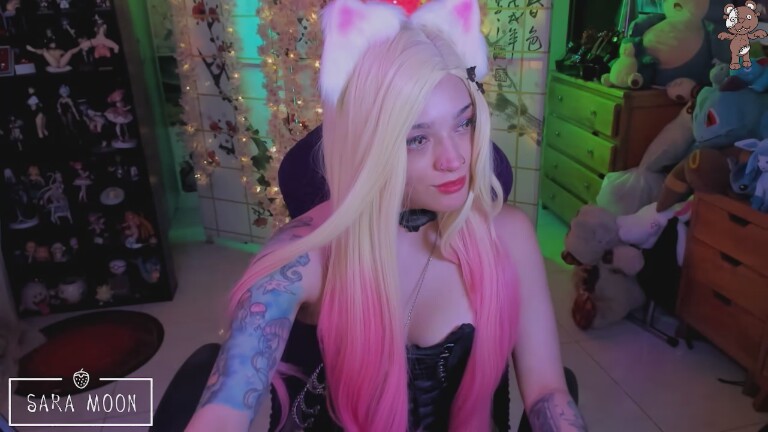 SaraMoon100's Streamate show and profile