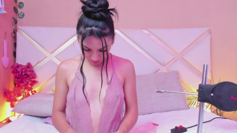 SaraSstonee's Streamate show and profile