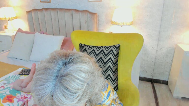 MoulinLamour's Streamate show and profile