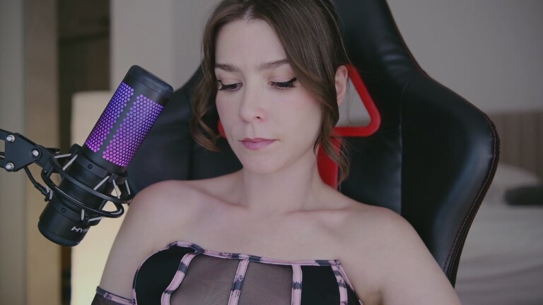 HelloAlice's Streamate show and profile