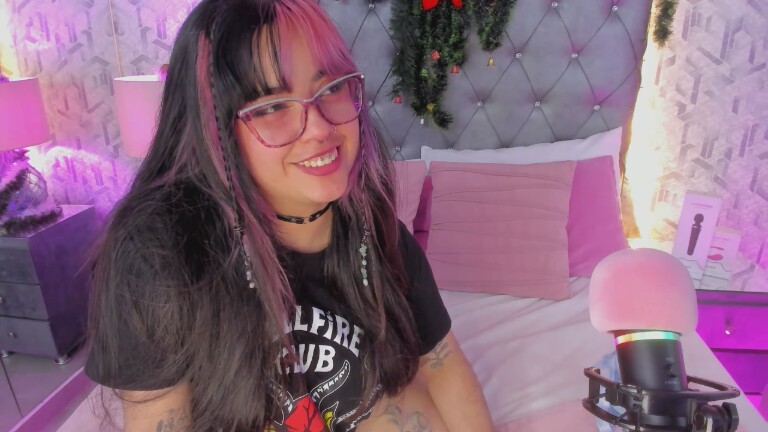 MaddieWaves's Streamate show and profile