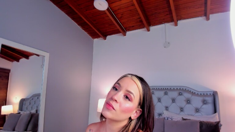 NiaMoon's Streamate show and profile