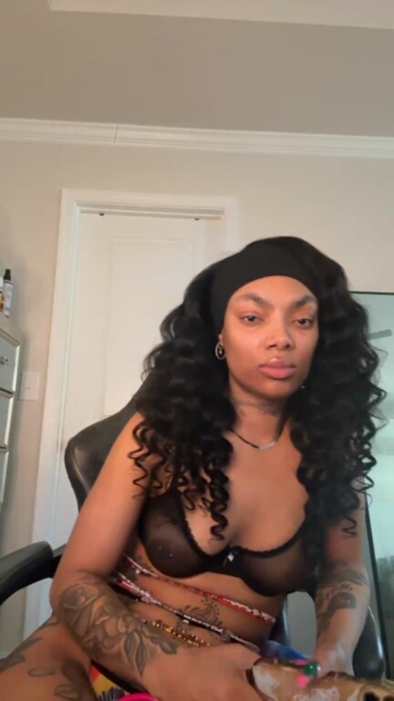 imeverythingg's Streamate show and profile