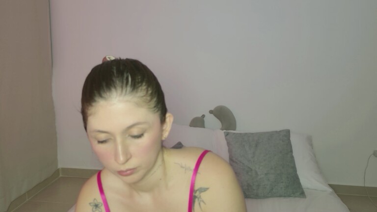 EmmaShaykk's Streamate show and profile