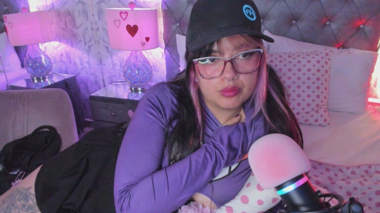 MaddieWaves's Streamate show and profile