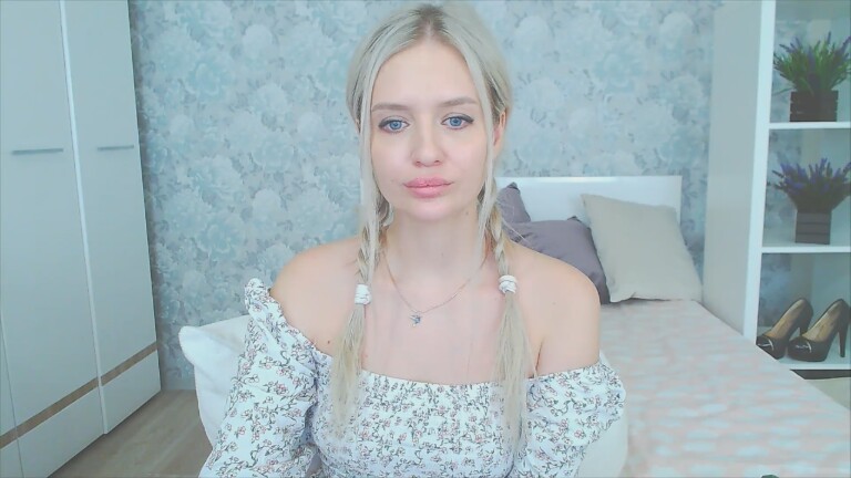 Lindy18's Streamate show and profile
