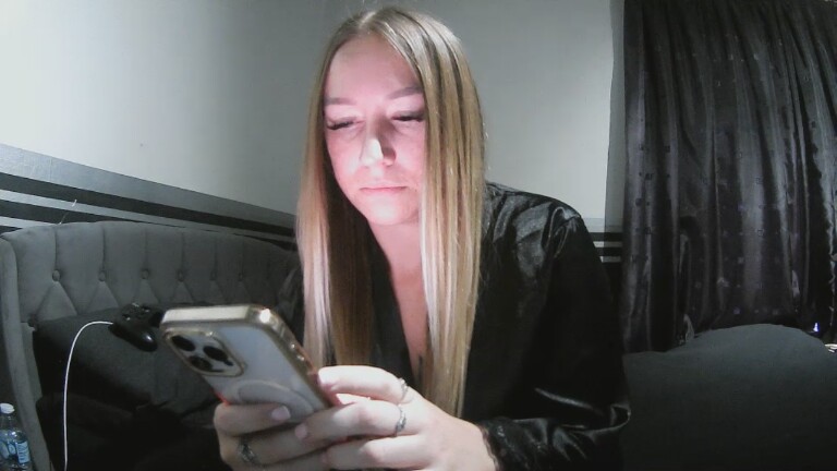 DAREDolls_Sapphire_X's Streamate show and profile