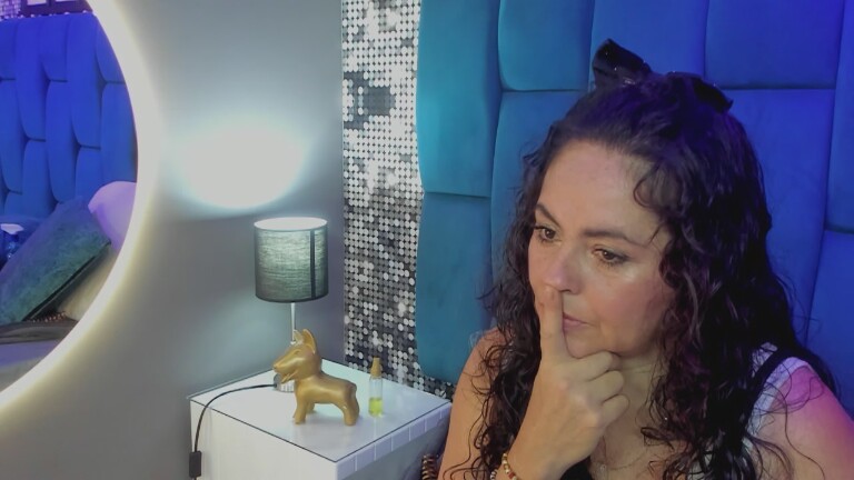 hannymilf's Streamate show and profile