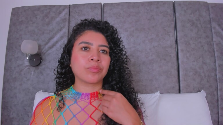 Tharaa24's Streamate show and profile