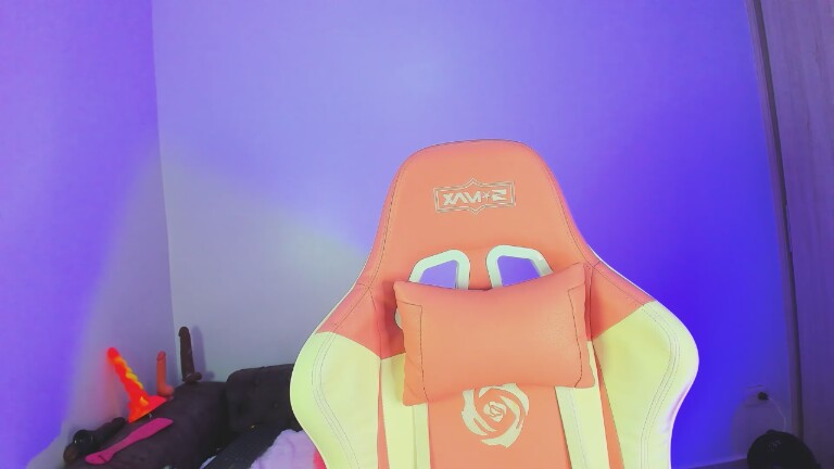 LIZY_PORTMAN's Streamate show and profile