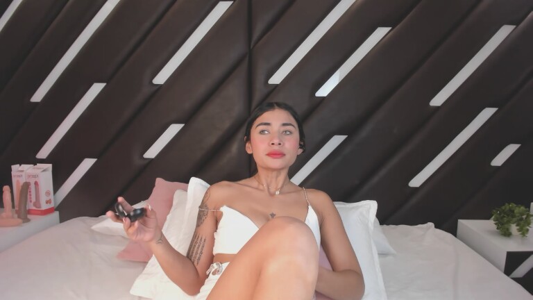 NinnaMarcuzzi's Streamate show and profile