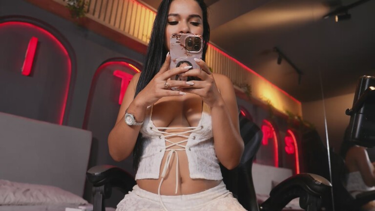 BratzLuxy's Streamate show and profile