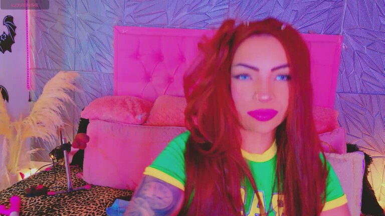 MacaSweet's Streamate show and profile